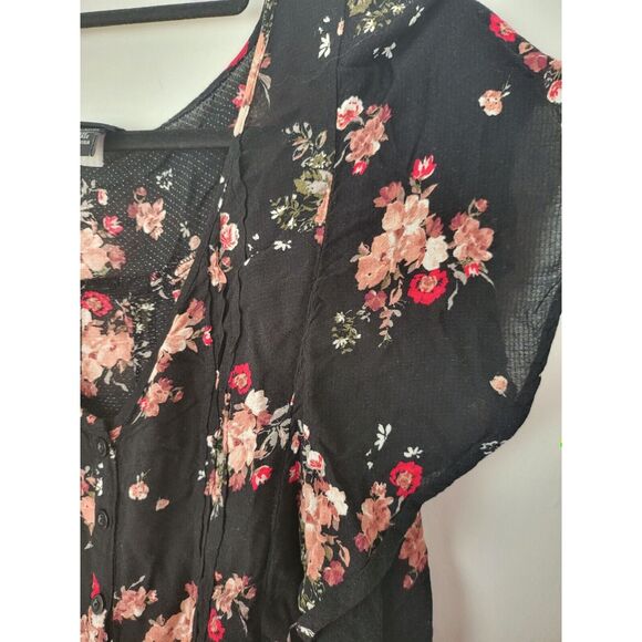 Torrid Blouse 2X Womens Plus Size Black Floral Cap Sleeve Button Front V Neck - Picture 3 of 9